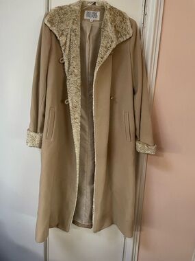 bill blass 100 % wool Camel Faux-Shearling Trim Long Trench Coat size 8
